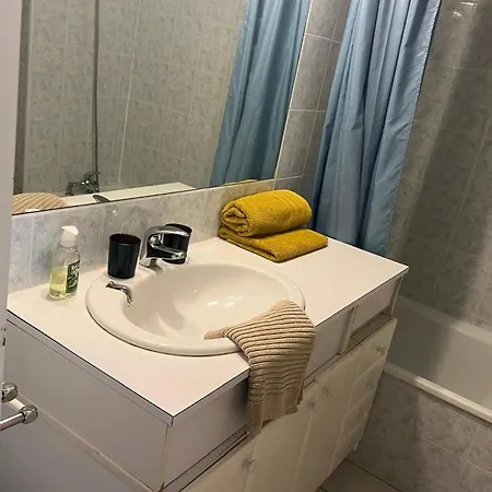 Quiet Near Apartamento Saint-Raphaël